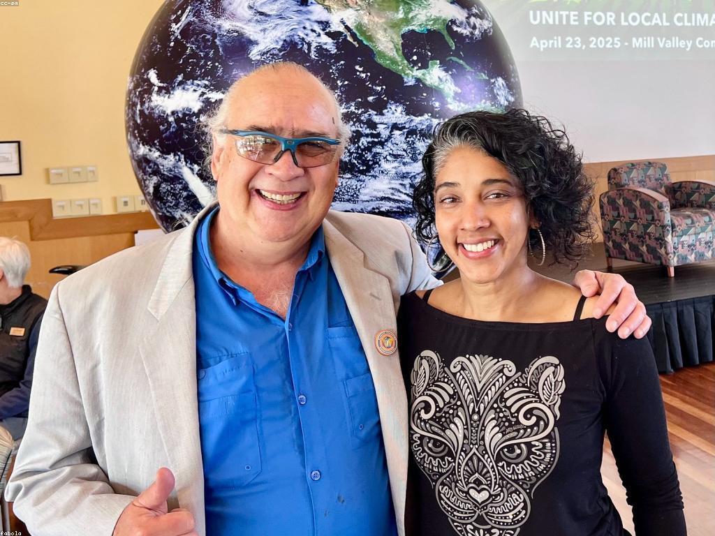 ក្លឹបនិងវេទិកា: ការបង្កើតសហគមន៍តាមអនឡាញ