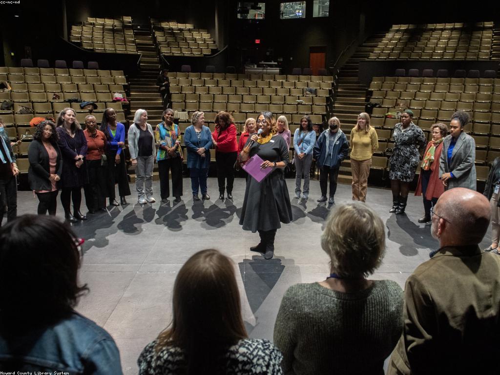 ក្លឹបនិងវេទិកា: ការបង្កើតសហគមន៍នៅក្នុងប្រព័ន្ធអ៊ីនធឺណិត